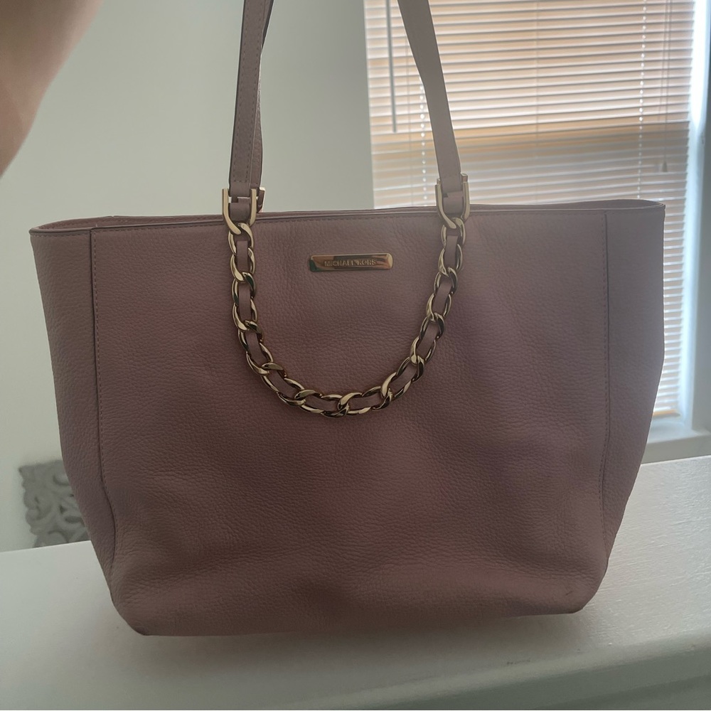 Pink Michael Kors Bag. *OLDER STYLE*